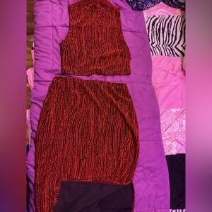 Red set /skirt has a open side slit